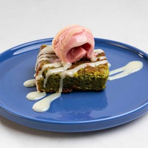 Brownie-de-aguacate-y-chocolate-blanco-scaled